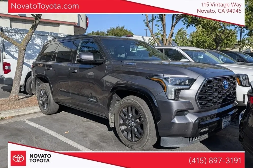 2023 Toyota Sequoia Platinum photo 1
