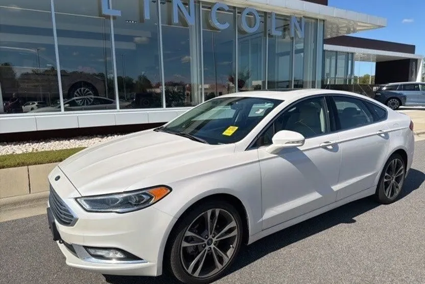 2017 Ford Fusion Titanium photo 1