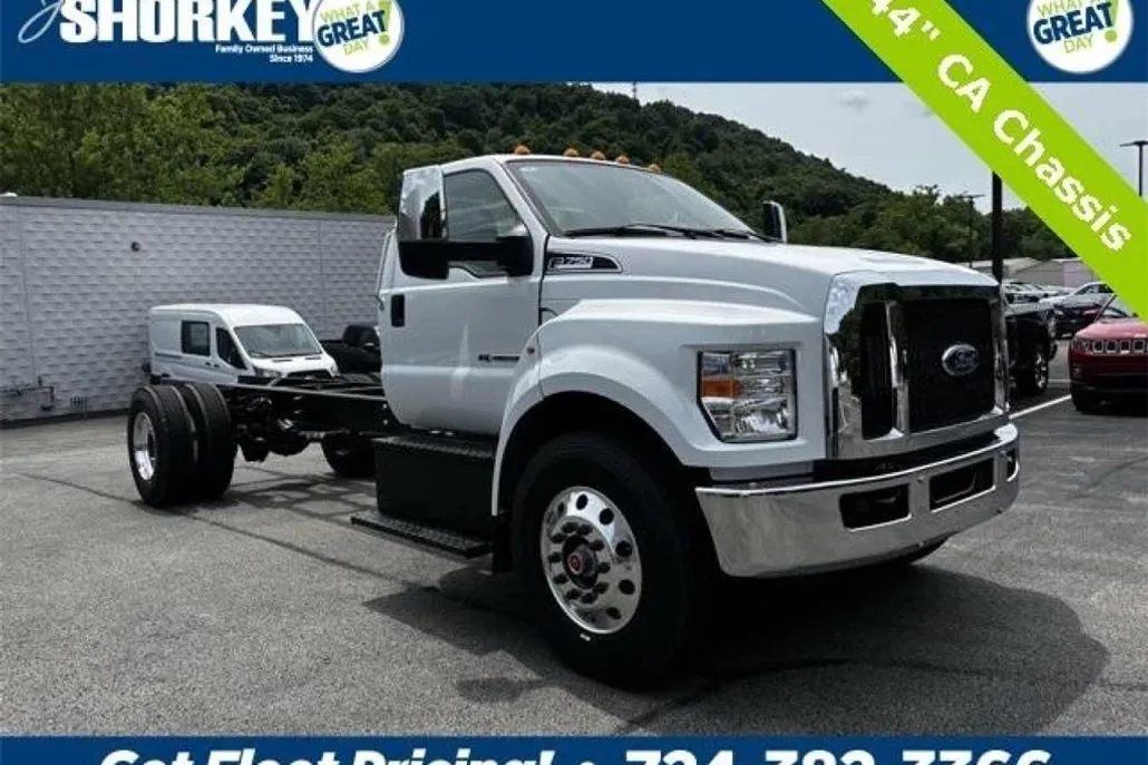 2025 Ford F-750 photo 1