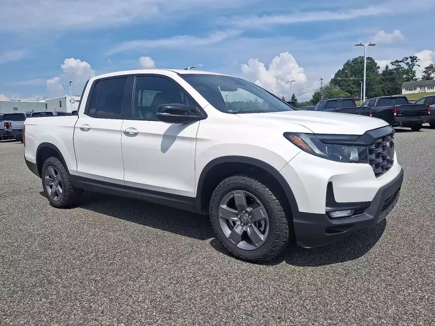 2025 Honda Ridgeline TrailSport photo 1