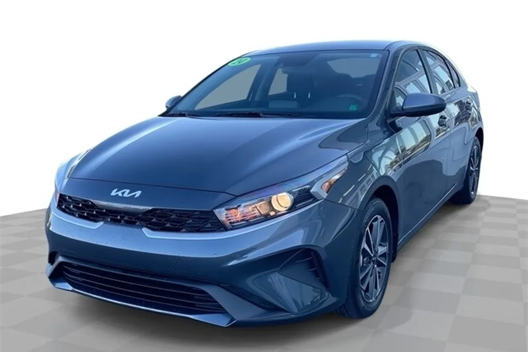 2024 Kia Forte LXS photo 1