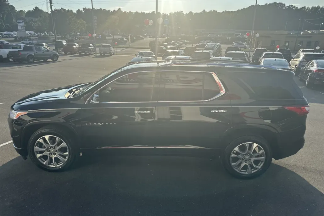 2020 Chevrolet Traverse Premier photo 1