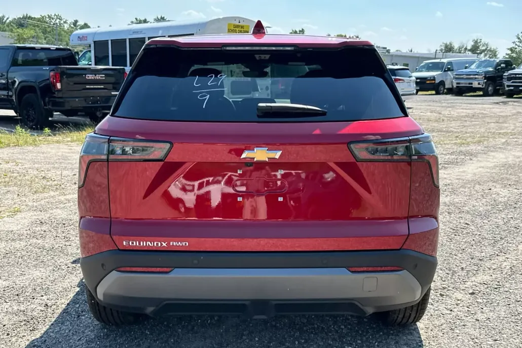 2026 Chevrolet Equinox LT photo 1