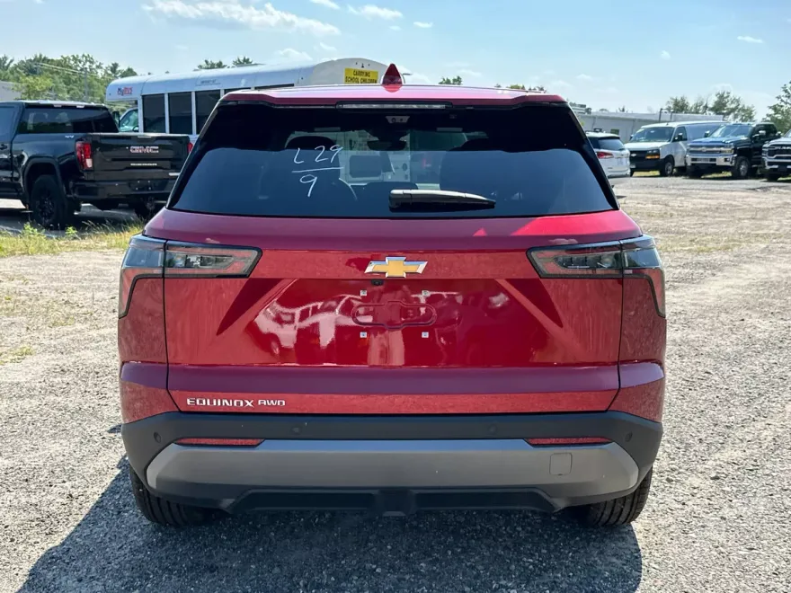 2026 Chevrolet Equinox LT photo 1