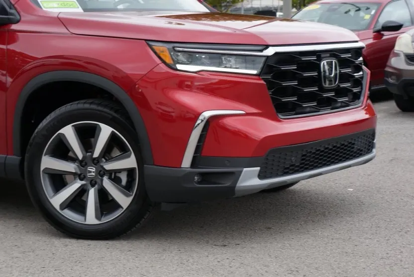 2025 Honda Pilot Touring photo 1