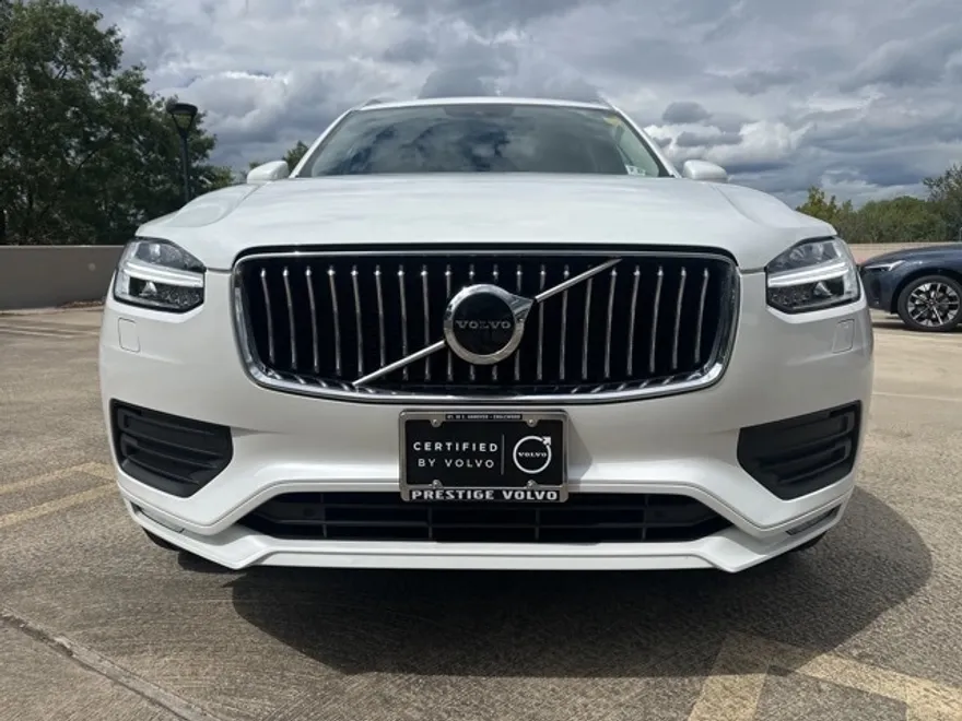 2022 Volvo XC90 T6 AWD Momentum photo 1