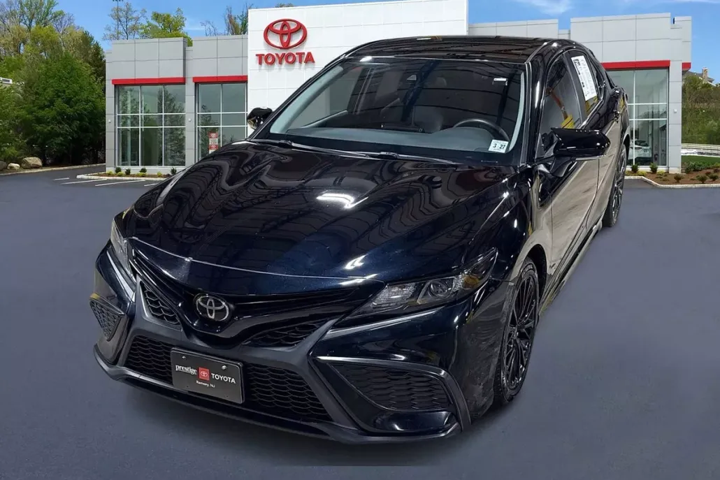 2022 Toyota Camry SE photo 1