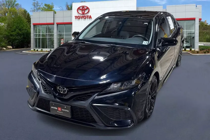 2022 Toyota Camry SE photo 1
