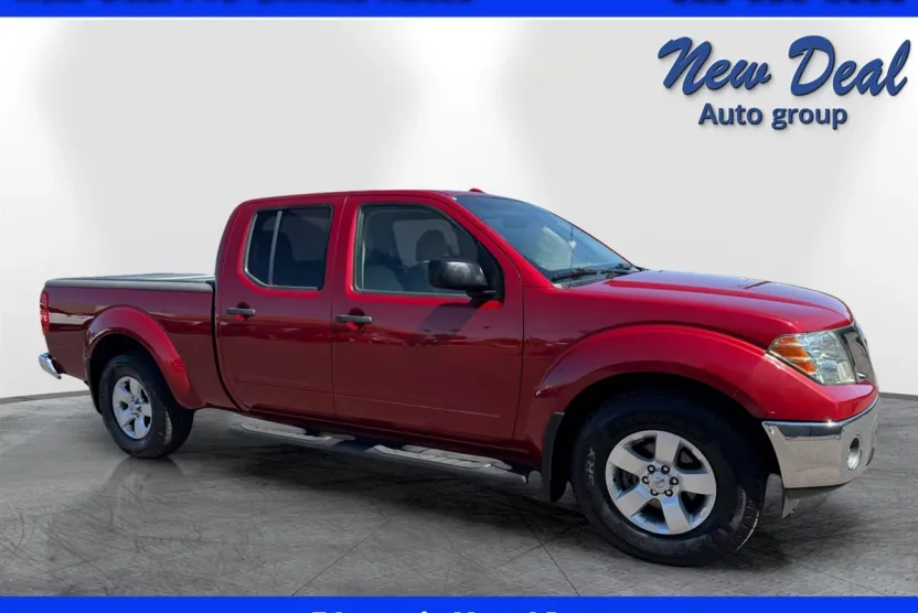 2011 Nissan Frontier Crew Cab LE photo 1