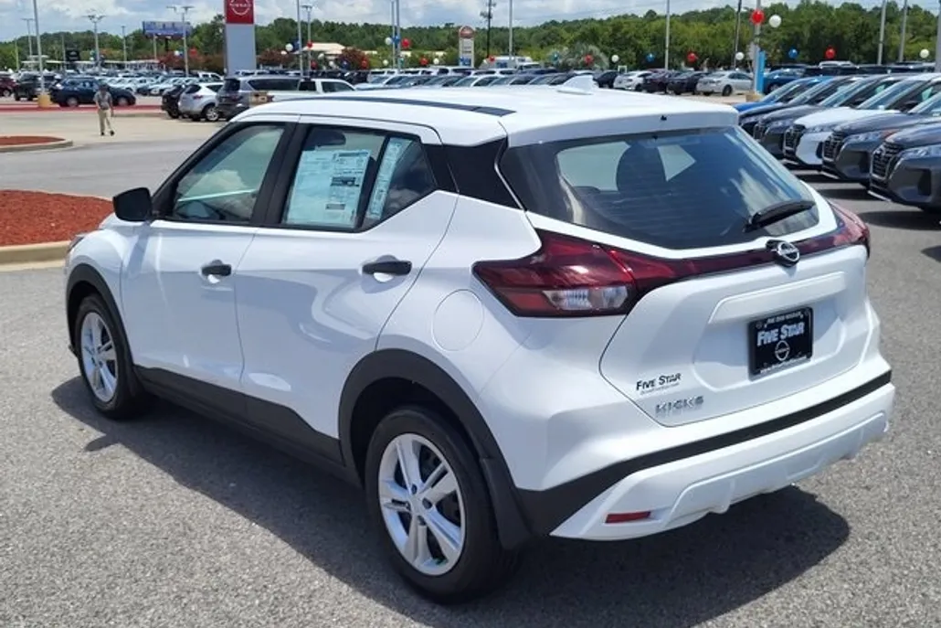 2025 Nissan Kicks Play S photo 1