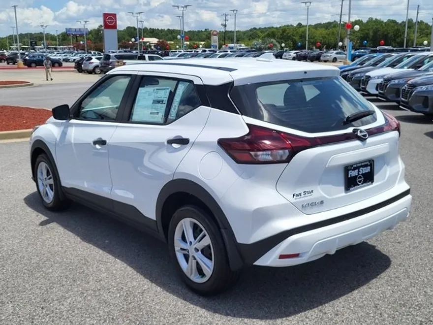 2025 Nissan Kicks Play S photo 1