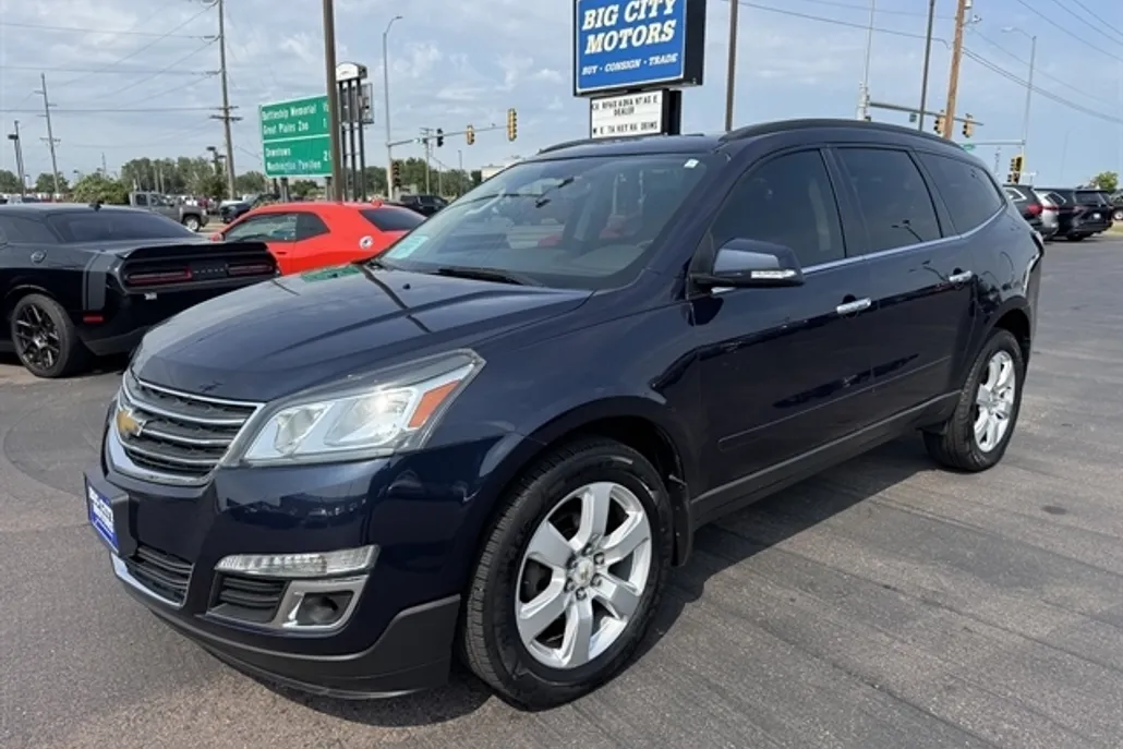 2016 Chevrolet Traverse 1LT photo 1