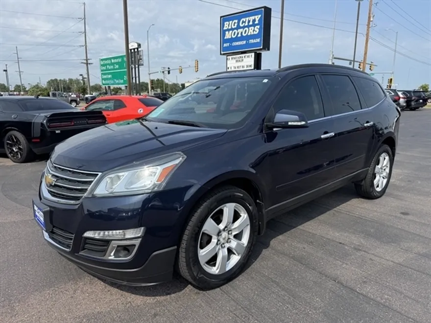 2016 Chevrolet Traverse 1LT photo 1