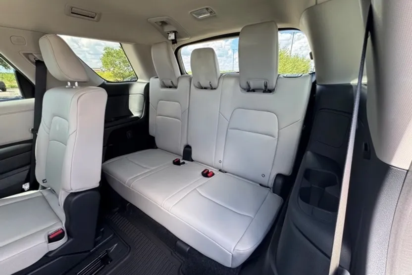 2025 Nissan Pathfinder SL photo 1