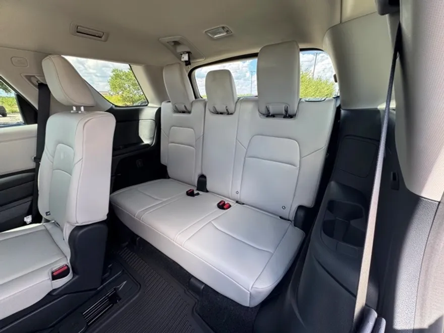 2025 Nissan Pathfinder SL photo 1