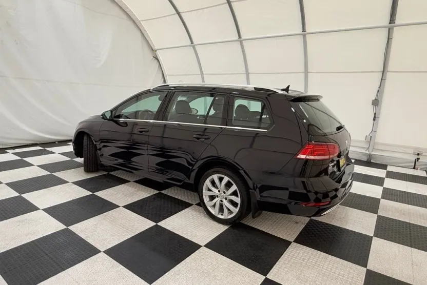 2018 Volkswagen Golf SportWagen SEL photo 1