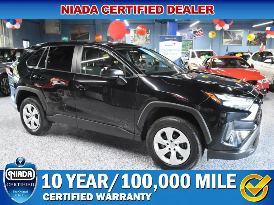 2024 Toyota RAV4 LE photo 1