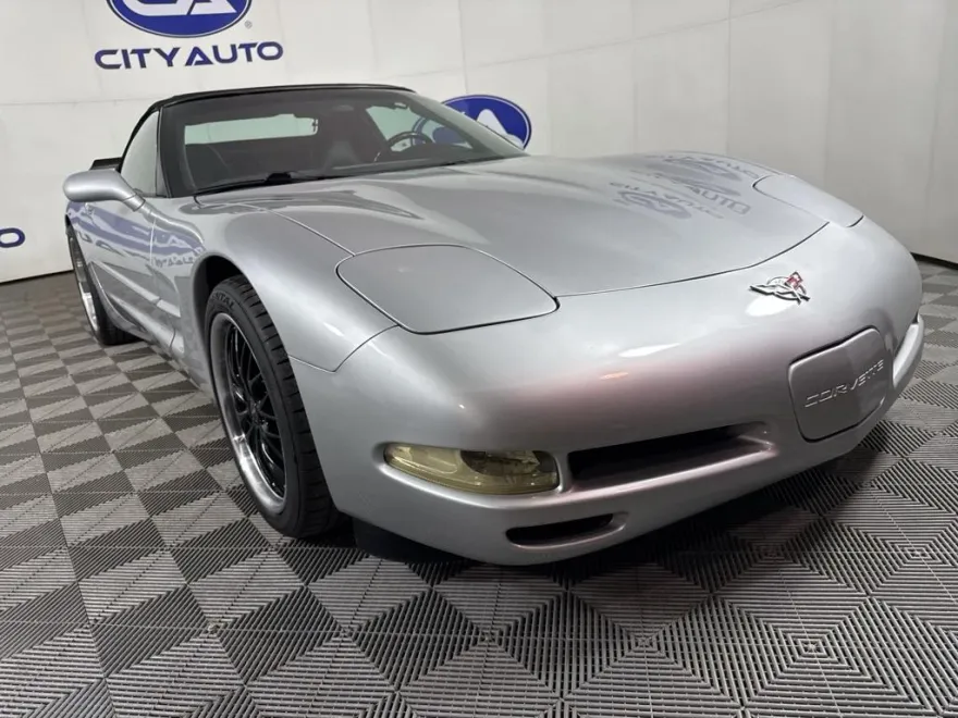 1999 Chevrolet Corvette Base photo 1