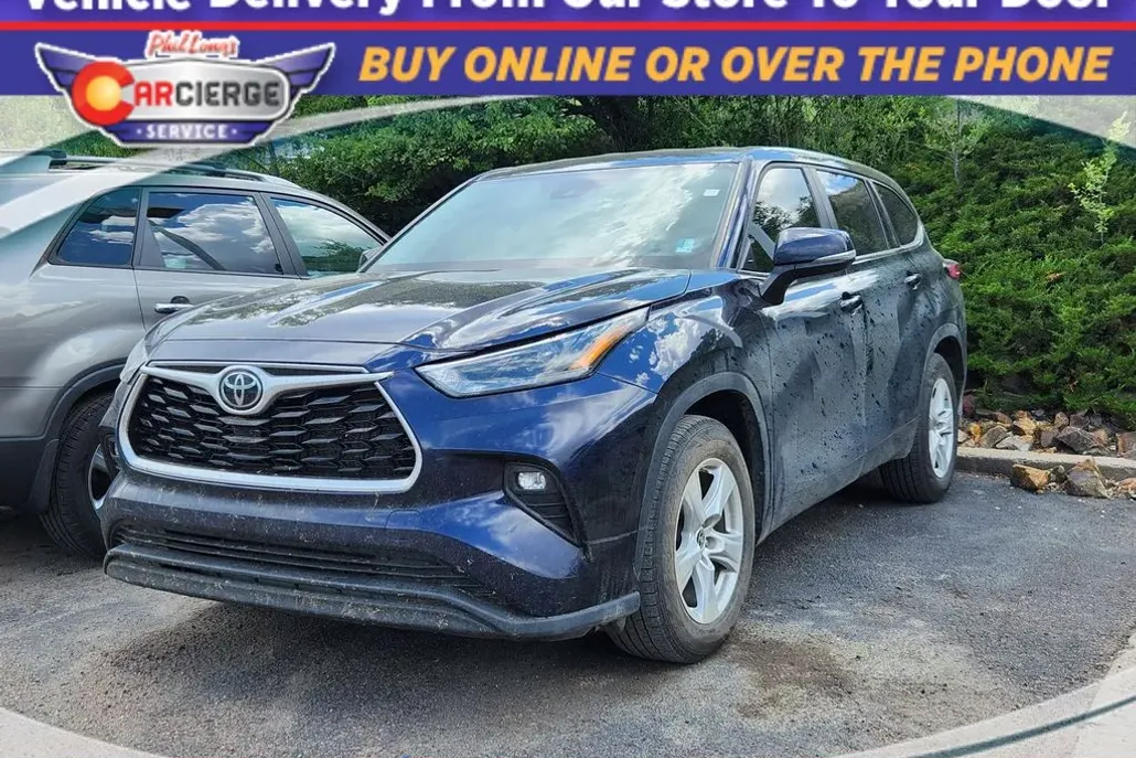 2023 Toyota Highlander LE photo 1