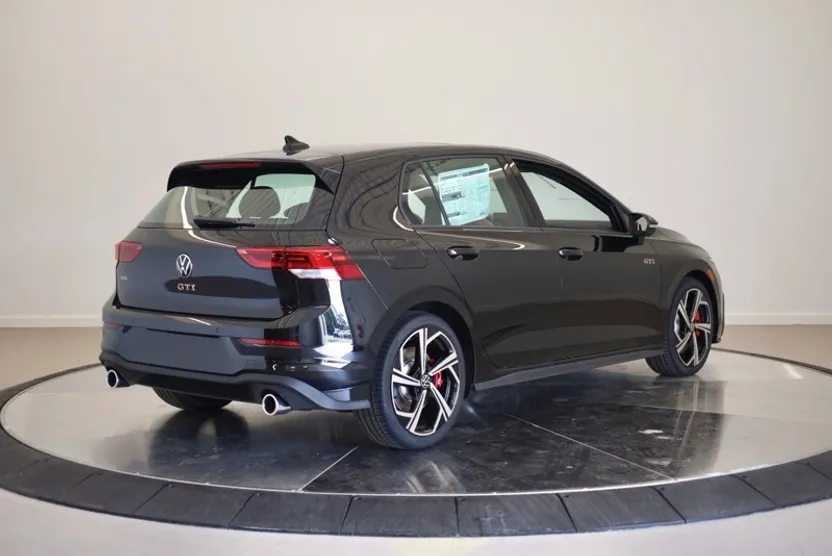 2025 Volkswagen Golf GTI SE photo 1