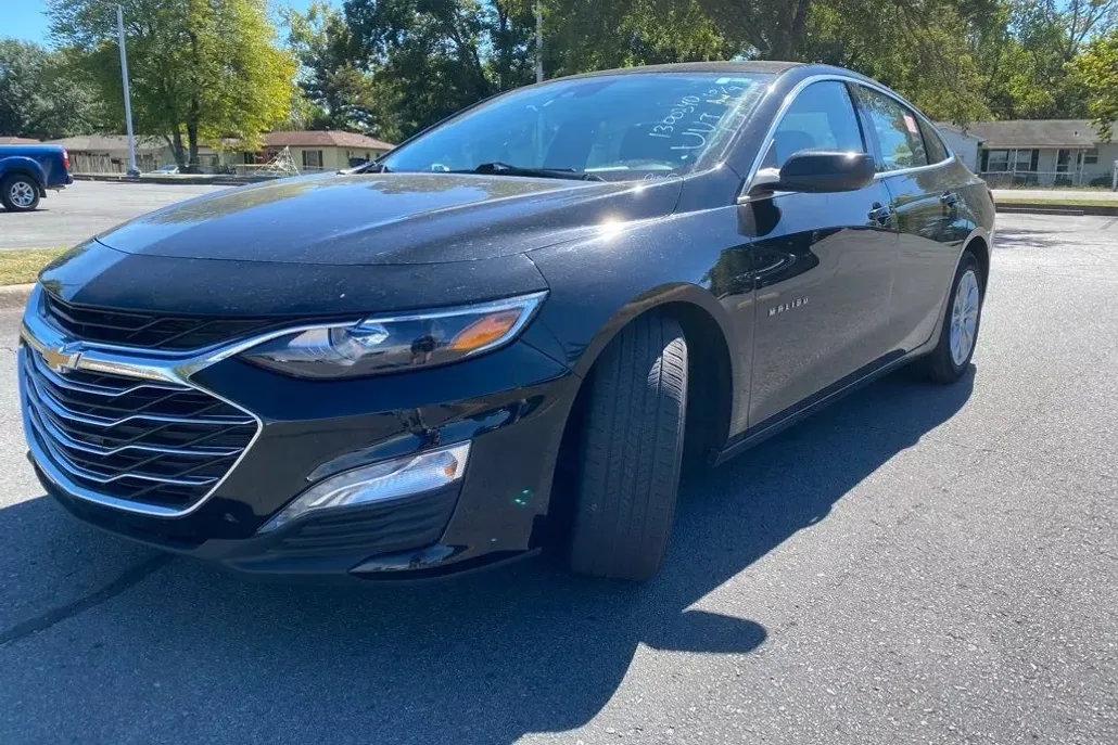 2024 Chevrolet Malibu 1LT photo 1
