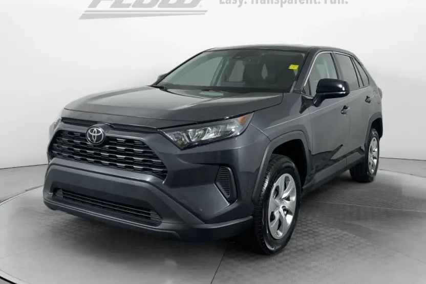 2022 Toyota RAV4 LE photo 1
