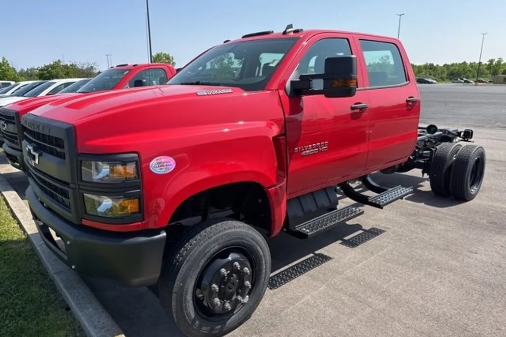 2024 Chevrolet Silverado 4500HD LT photo 1