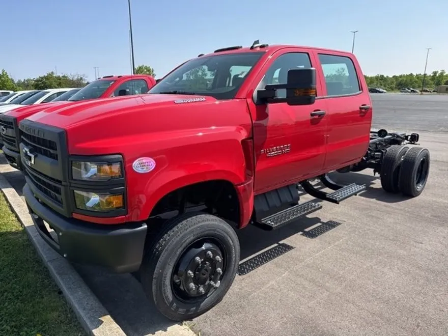 2024 Chevrolet Silverado 4500HD LT photo 1