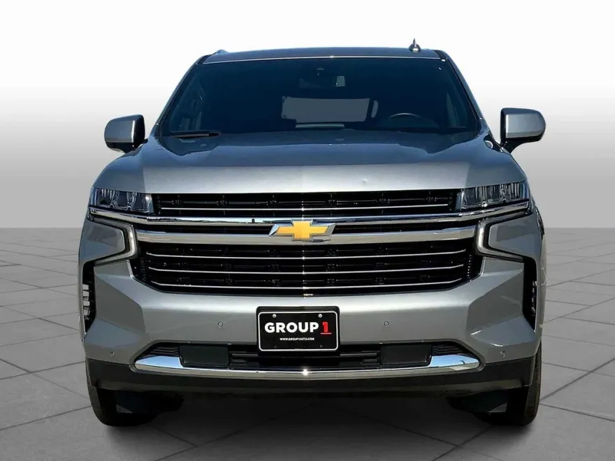 2024 Chevrolet Suburban LT photo 1