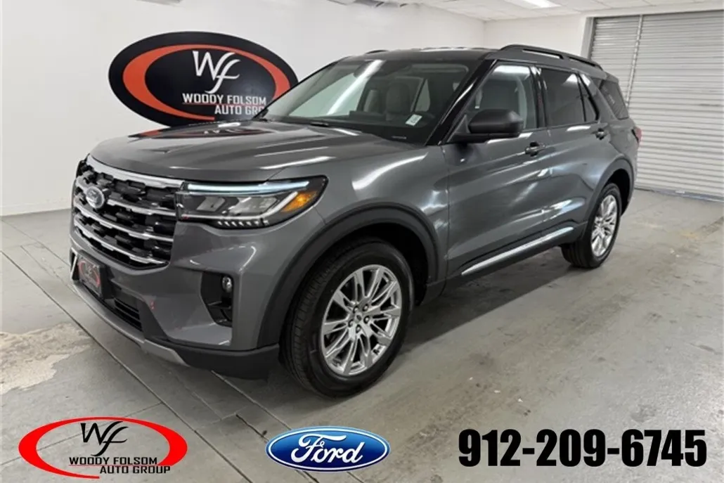 2025 Ford Explorer photo 1