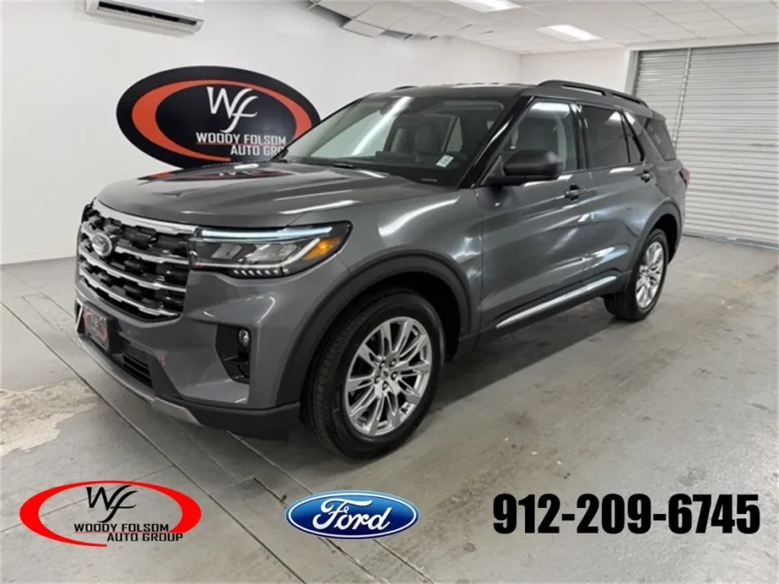 2025 Ford Explorer photo 1