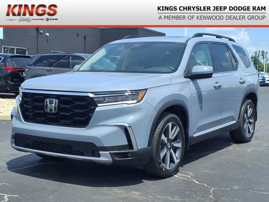 2023 Honda Pilot Touring photo 1
