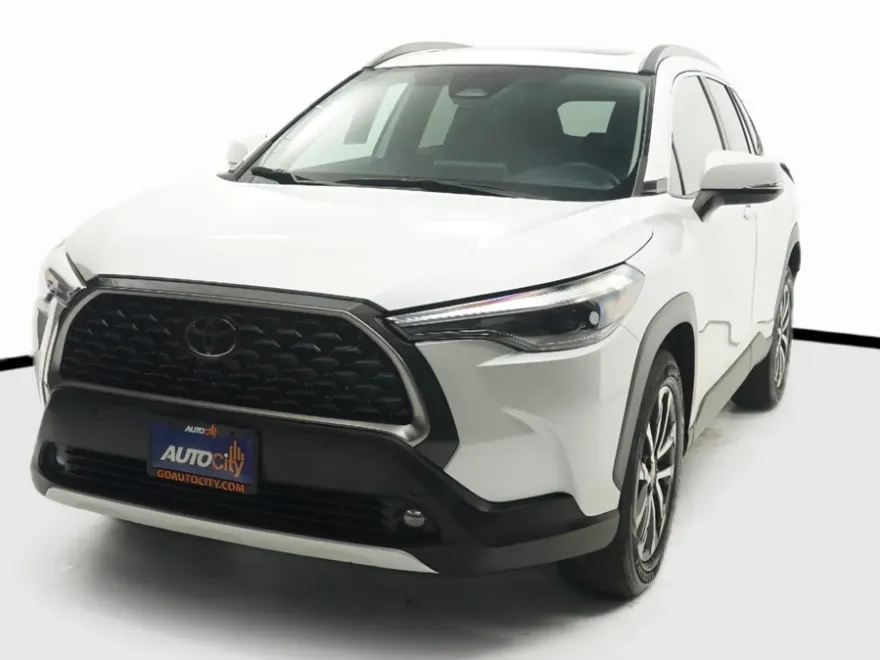 2023 Toyota Corolla Cross XLE photo 1