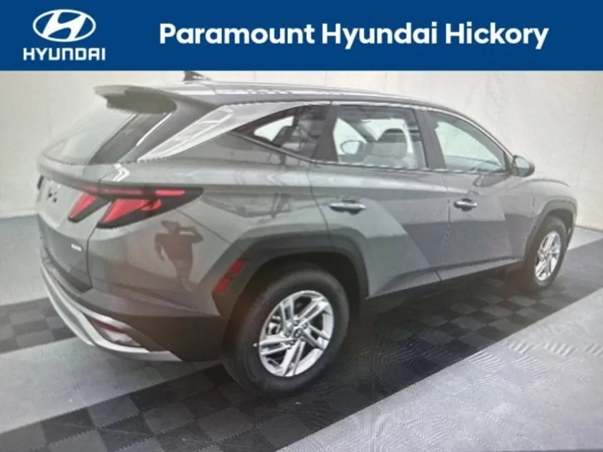 2025 Hyundai Tucson SE photo 1