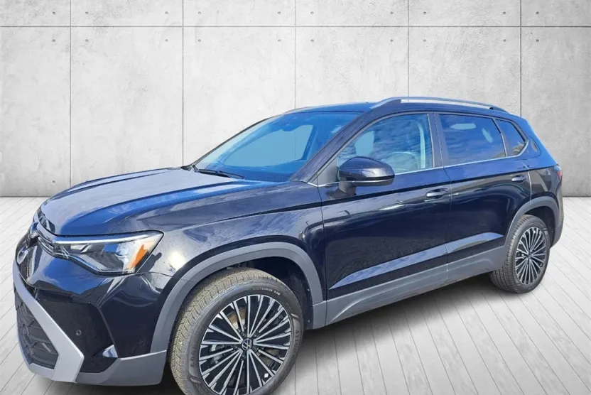 2025 Volkswagen Taos SE photo 1