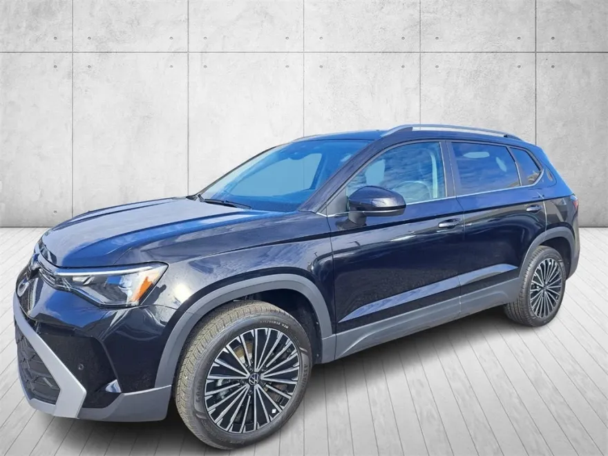 2025 Volkswagen Taos SE photo 1