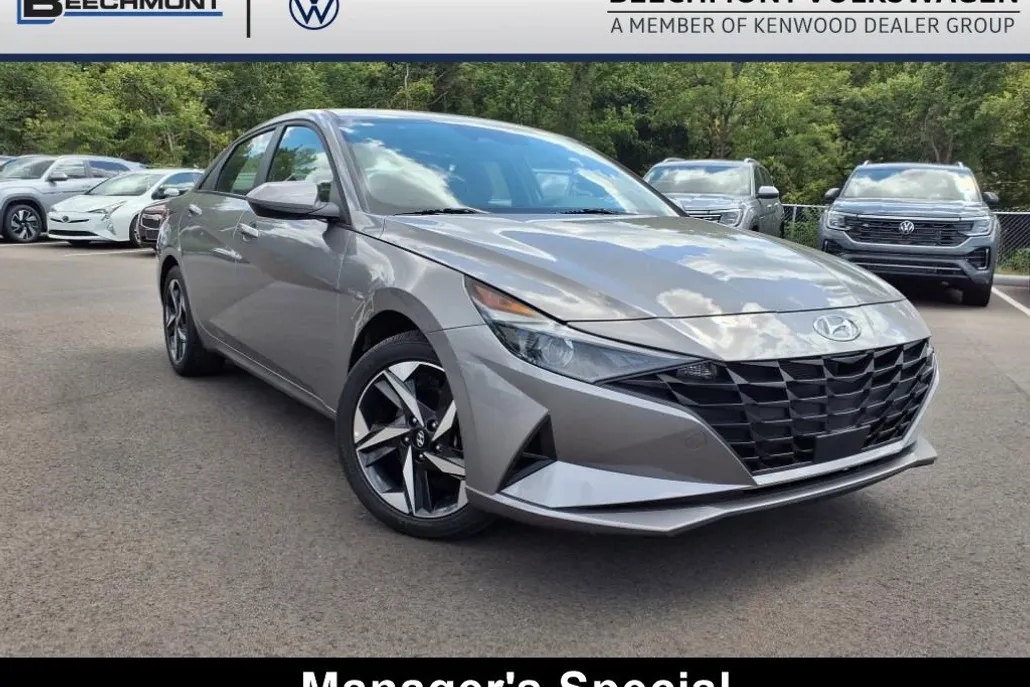 2023 Hyundai Elantra SEL photo 1