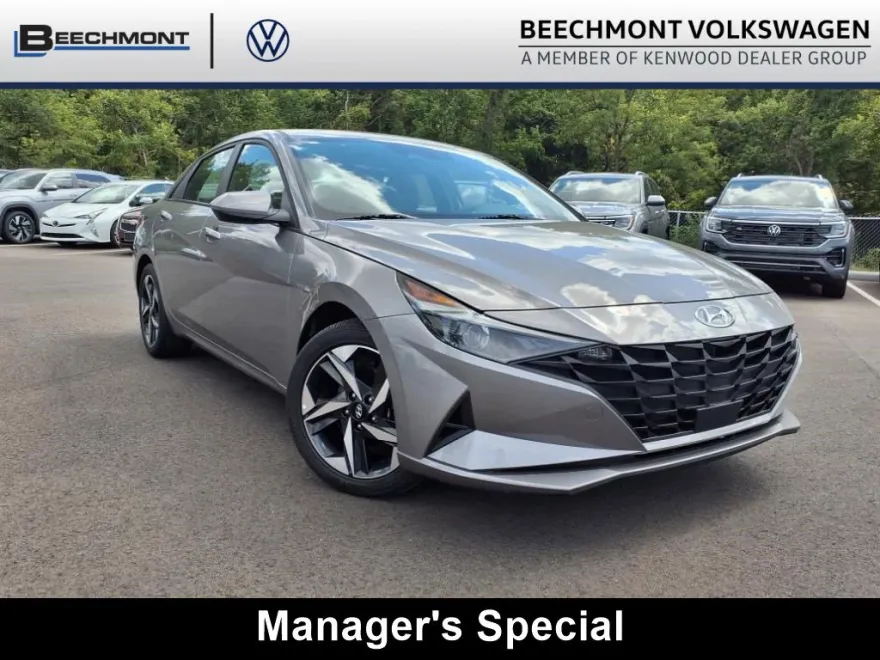 2023 Hyundai Elantra SEL photo 1