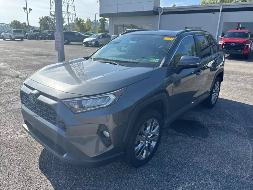 2021 Toyota RAV4 XLE Premium photo 1