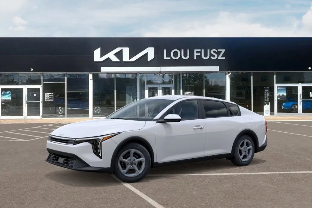 2025 Kia K4 LXS photo 1