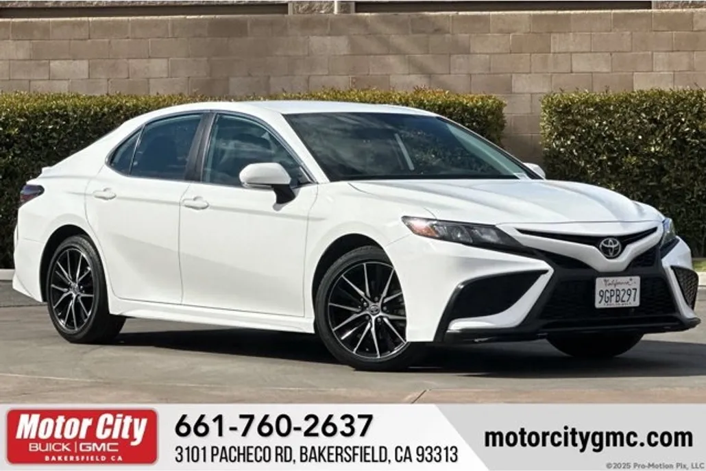 2023 Toyota Camry SE photo 1