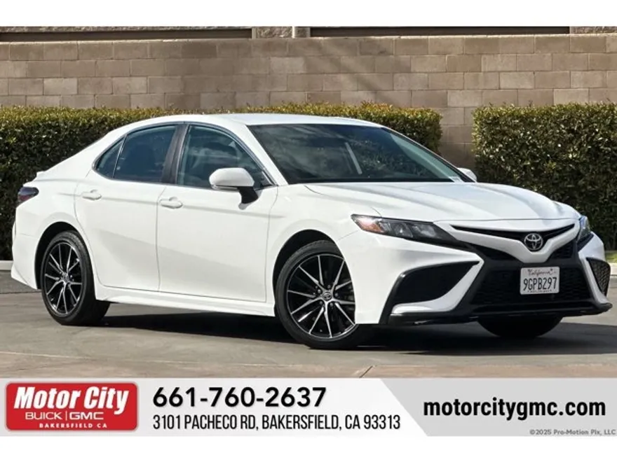 2023 Toyota Camry SE photo 1