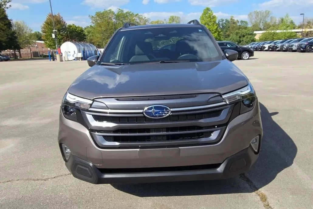 2025 Subaru Forester Premium Base photo 1