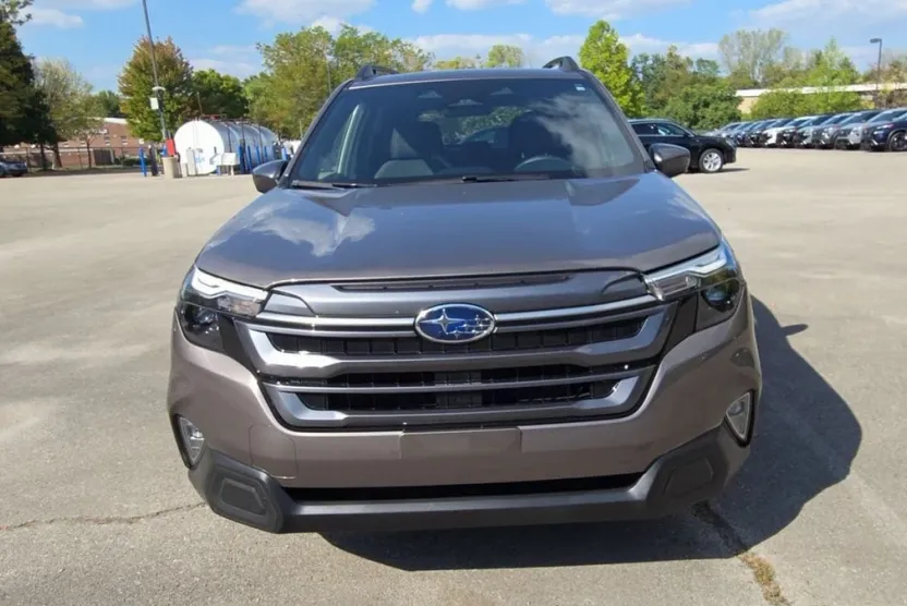 2025 Subaru Forester Premium Base photo 1