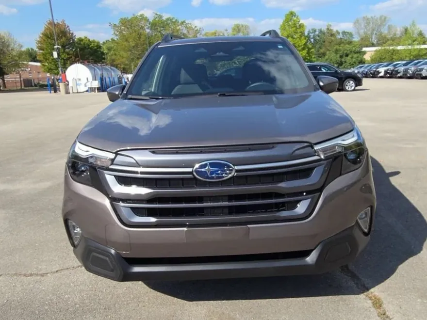 2025 Subaru Forester Premium Base photo 1