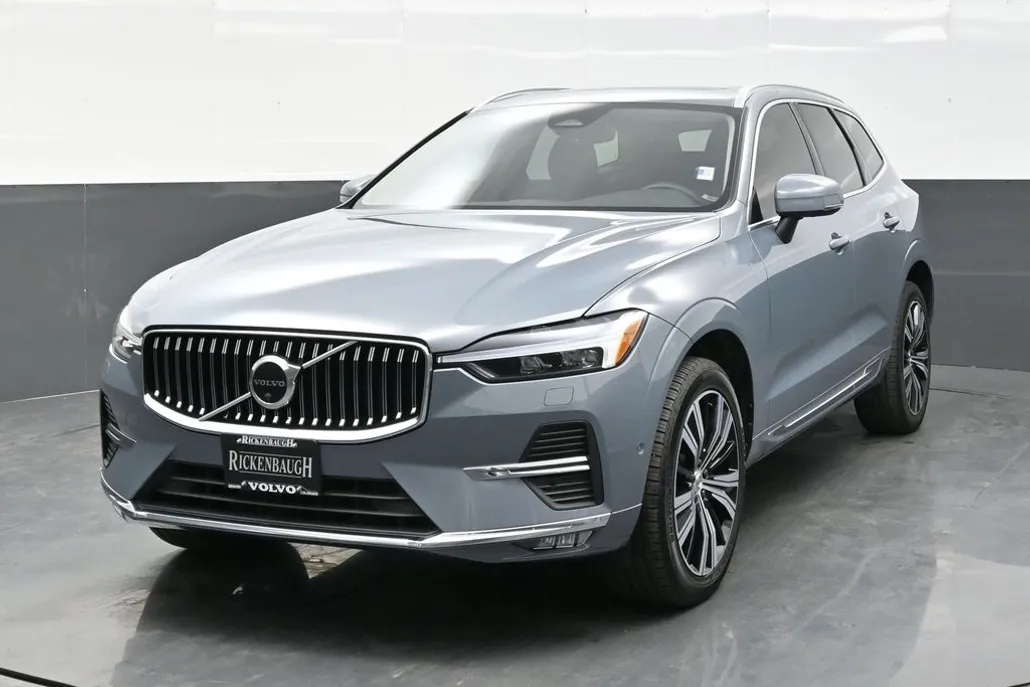 2023 Volvo XC60 B5 Plus photo 1