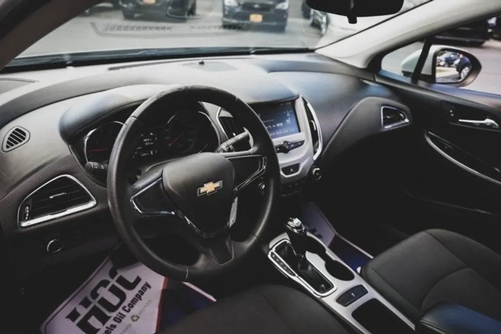 2018 Chevrolet Cruze LS photo 1