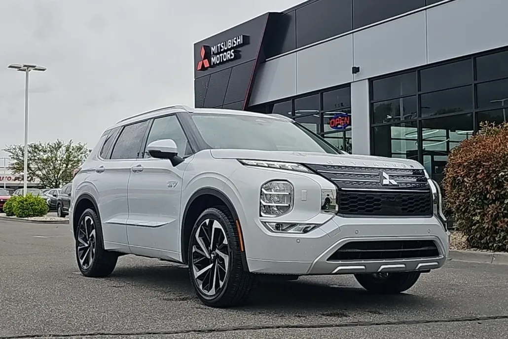 2025 Mitsubishi Outlander PHEV SEL photo 1