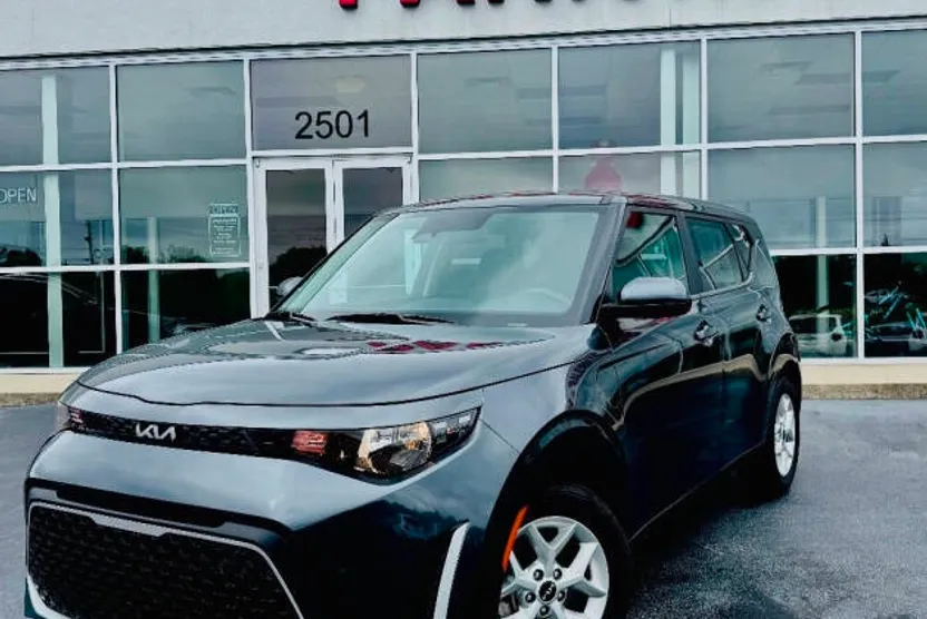 2023 Kia Soul LX photo 1