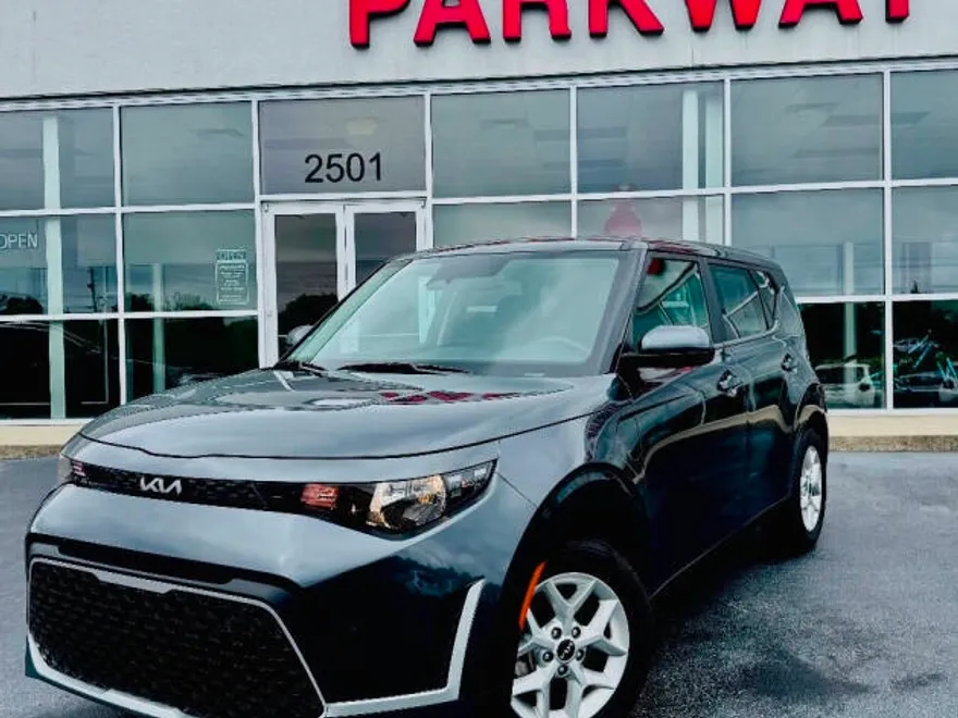 2023 Kia Soul LX photo 1
